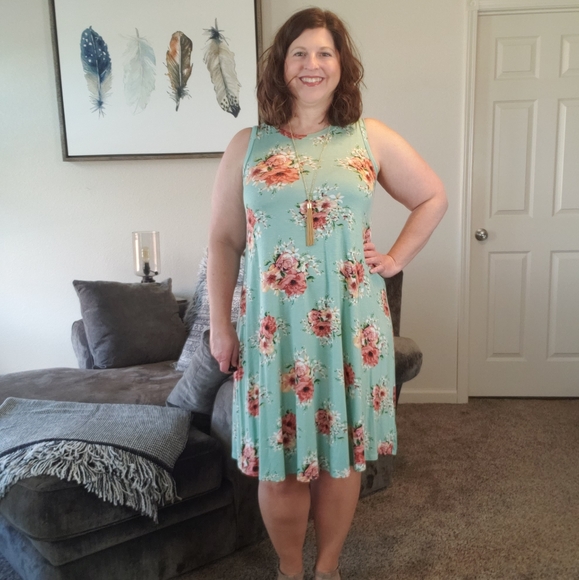Mint Floral Shift Dress - Picture 2 of 4